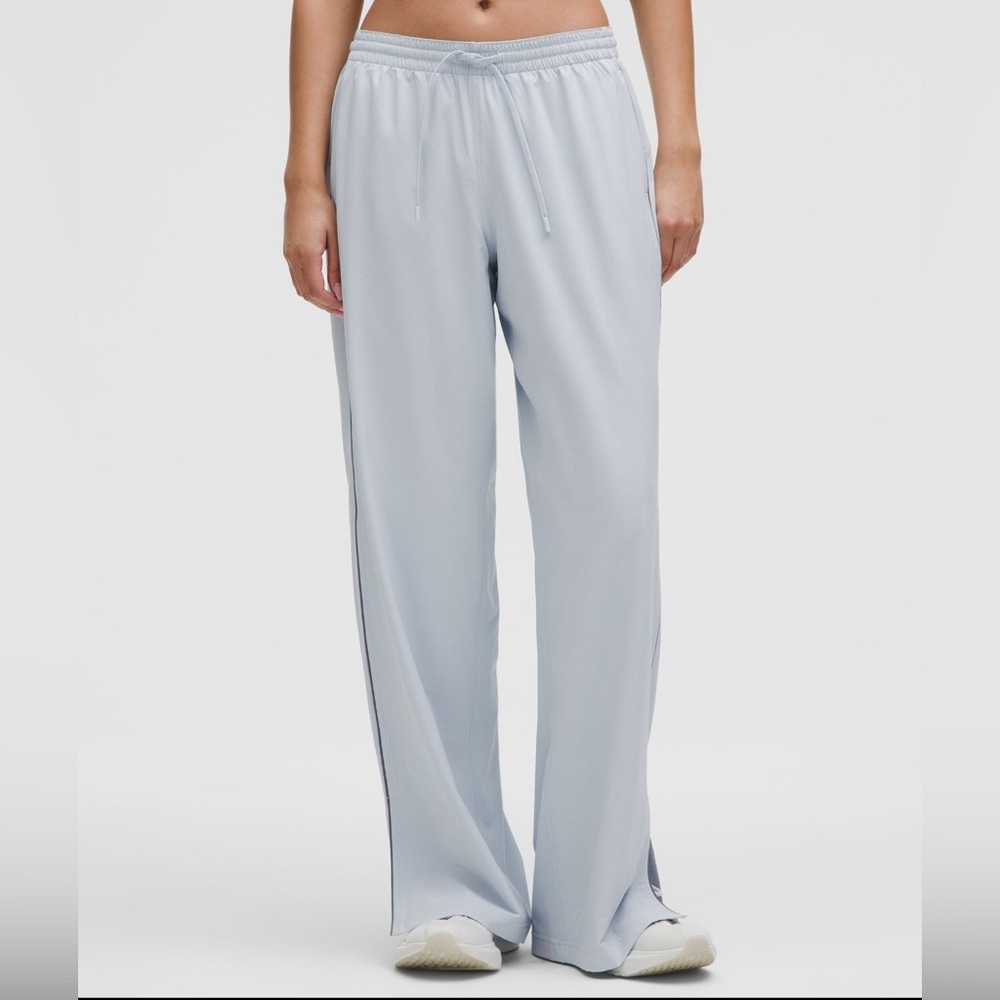 Lululemon’s court rival pants